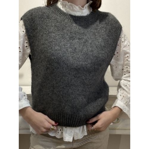 PULL SANS MANCHES DOUX...